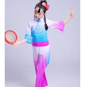 Girls Chinese folk dance costumes fuchsia gradient colored kids children ancient stage performance fan yangko dancing outfits