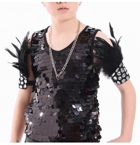 Black sequined jazz dance tops for boys kids children stage performance street modern dance outfits vests and feather arm band