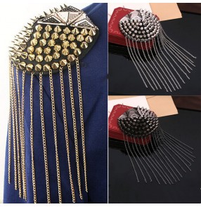 2pcs Rivet fringed epaulettes clothing shoulder accessories men and women performance handmade epaulettes stage dress metal fringed epaulettes