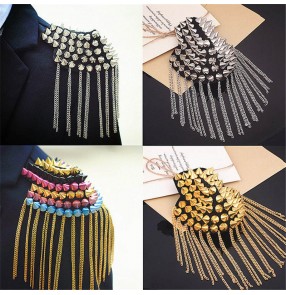 2pcs Rivet tassels Epaulettes for women and men nightclub stage preformance Vintage rivet brooch Punk Pointed Cone jazz dance Rivet Tassel Epaulettes