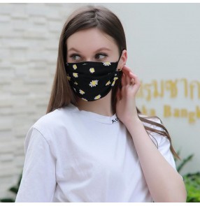 3pcs Reusable face masks for women with daisy flowers pattern fashion photos shooting protective mouth masks for female