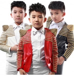 Boys jazz dance jacket red black white leather modern dance jacket for kids stage show performance host chorus hiphop group dancing coats