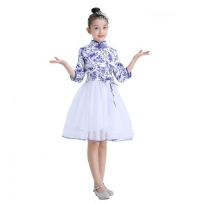 Chinese style children's white with blue folk dance costume Blue and white porcelain girl guzheng performance costume Primary and secondary school student choir singing competition suit