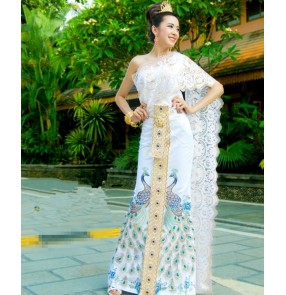 Chinese traditional Yi Minority folk dance costumes peacock Thailand photography festival holiday celebration evening drama cosplay photos dresses