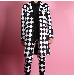 Men's black and white plaid jazz dance long coats hiphop dance singer host stage performance long blazers