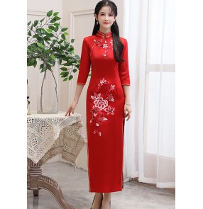 Red embroidered Chinese dress oriental qipao cheongsam dress for women girls three-quarter sleeve long banquet wedding party performance daily cheongsam