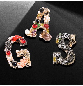 Retro Fashion Rhinestone Brooches for women Pearl Letter Corsage Korean Simple Brooch Coat Pin