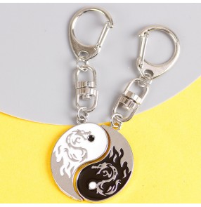 Round black and white double dragon Car keychain Chinese style a pair of personality creative pendant lover key chain for women and men