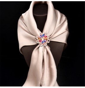 Silk scarf bling buckle dual-use fashion flower brooch Simple brooch with rhinestones and diamonds High-grade alloy corsage brooch