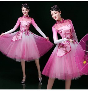 Women's pink petals modern dance dresses stage performance traditional classical dance dresses singers fan umbrella dance dresses